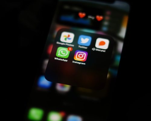 black iphone 4 turned on screen