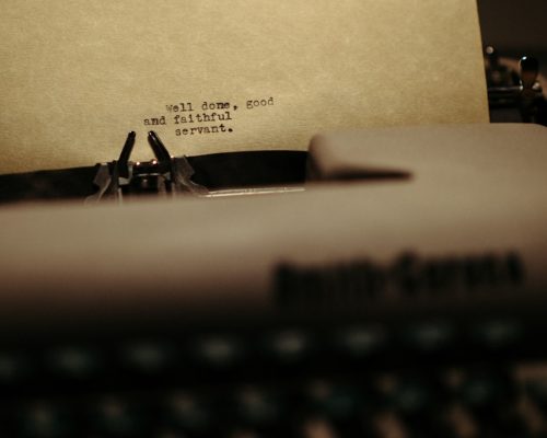 An old fashioned typewriter sitting on a desk